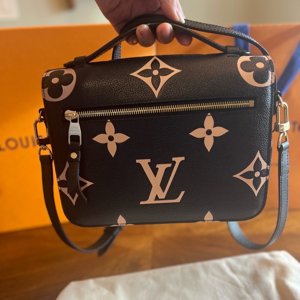 Louis Vuitton Black & Beige Giant Monogram Pochette Métis Gold Hardware - Picture 4 of 16